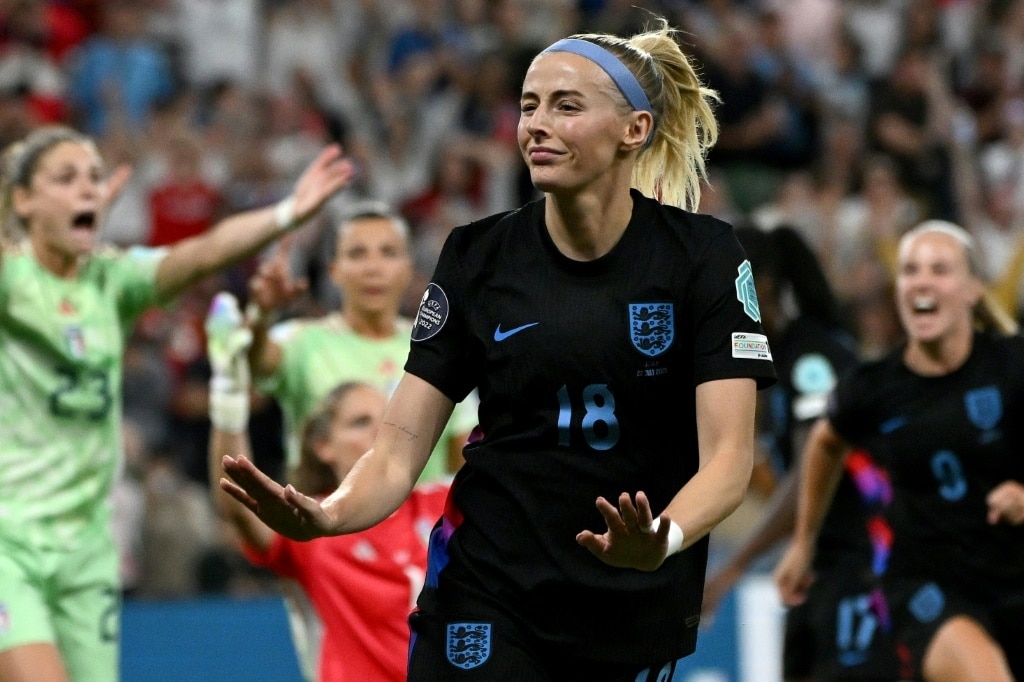 Kelly hits winner as late drama takes England into Women's Euro 2025 final