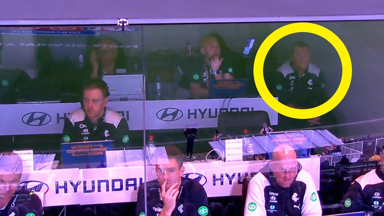 Michael Voss makes ‘unusual' coaches box move, ‘horrible' Carlton leaves him on the brink