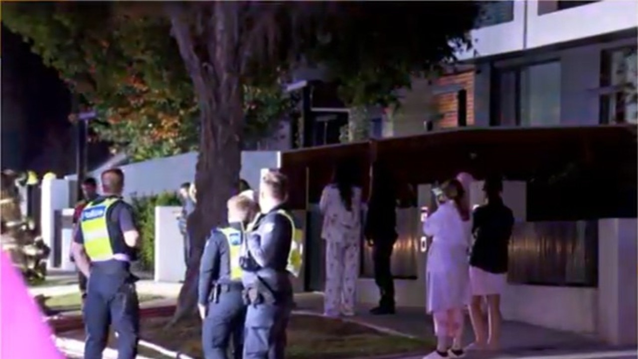 Woman leaps from balcony to escape house fire in Bentleigh East, Melbourne