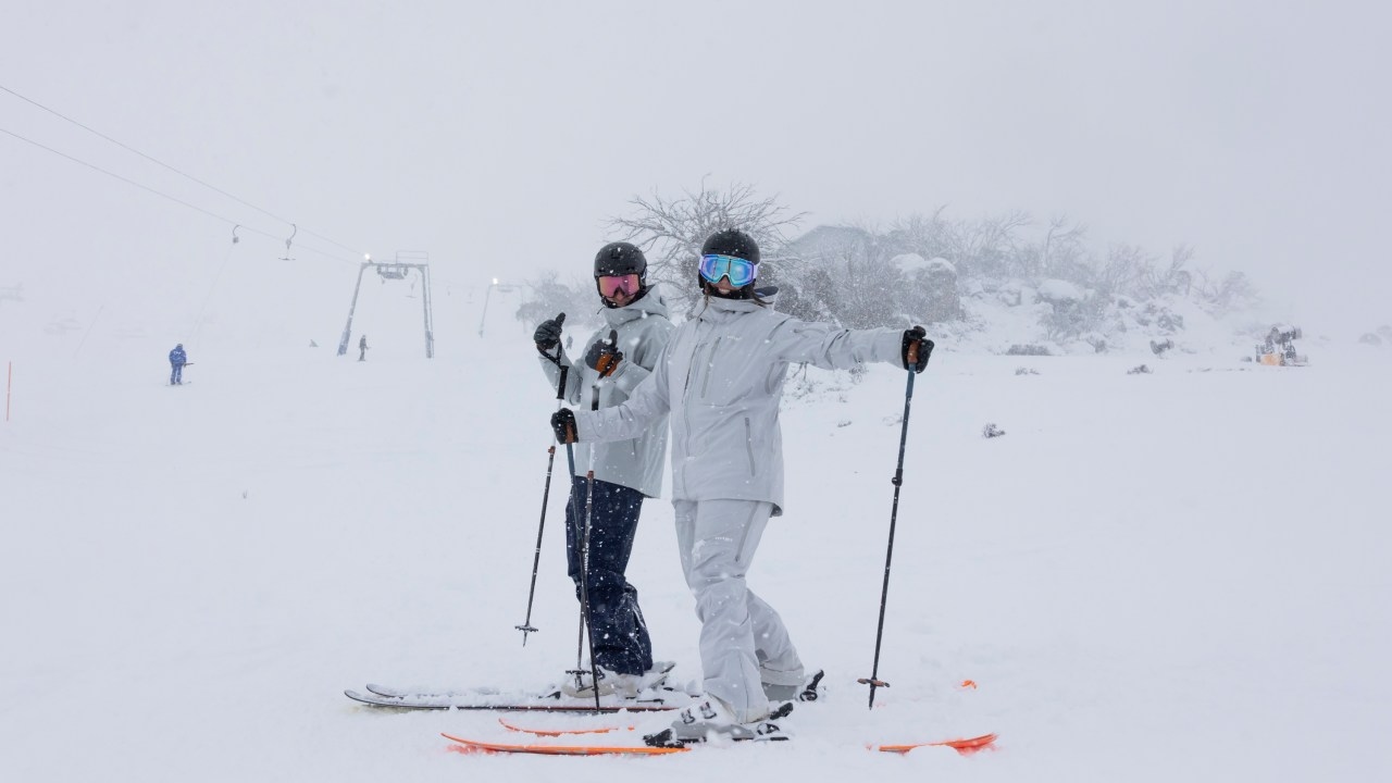 Orange experiences King's Birthday snowfall as ‘very cold' front sweeps over NSW bringing windy conditions