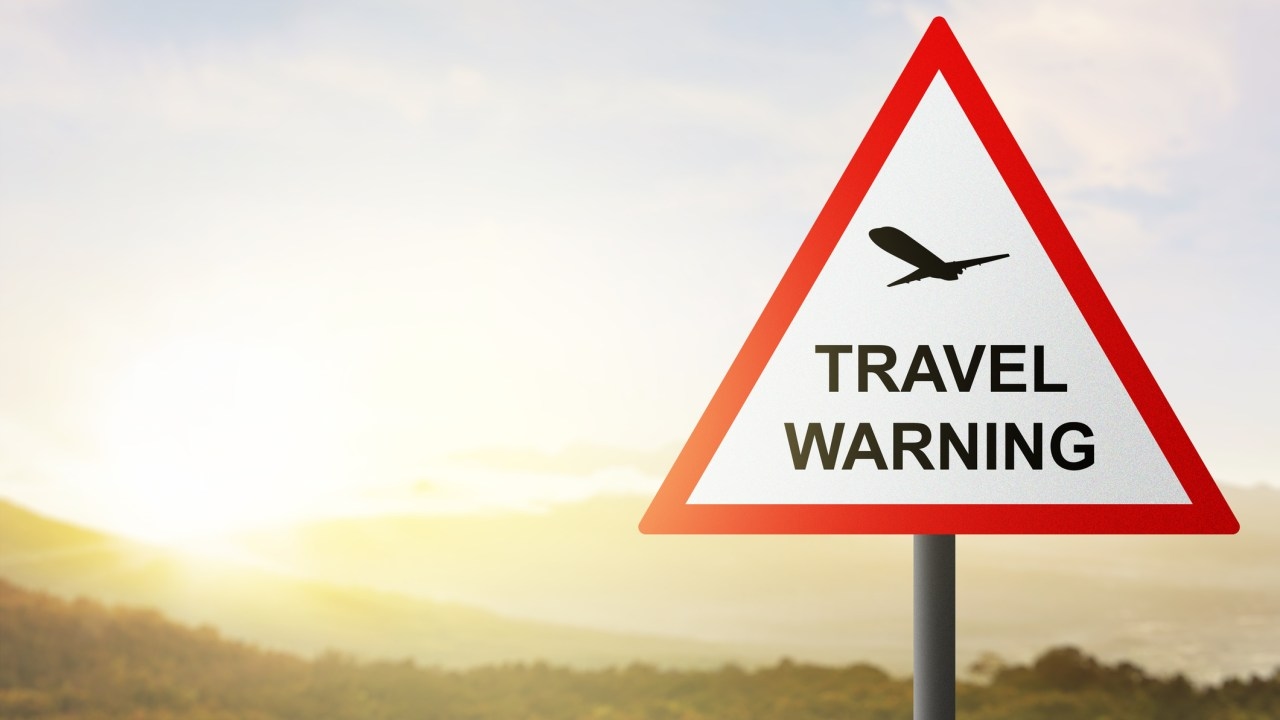 Australians urged to cancel trips to Thailand and Cambodia amid growing conflict