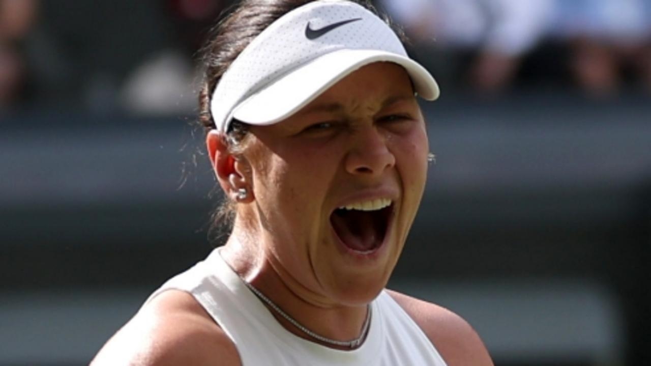 Swiatek destroys Anisimova 6-0, 6-0 to win first Wimbledon title
