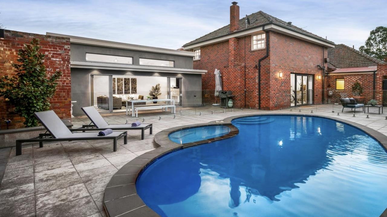 Moonee Ponds 1930s home smashes price hopes