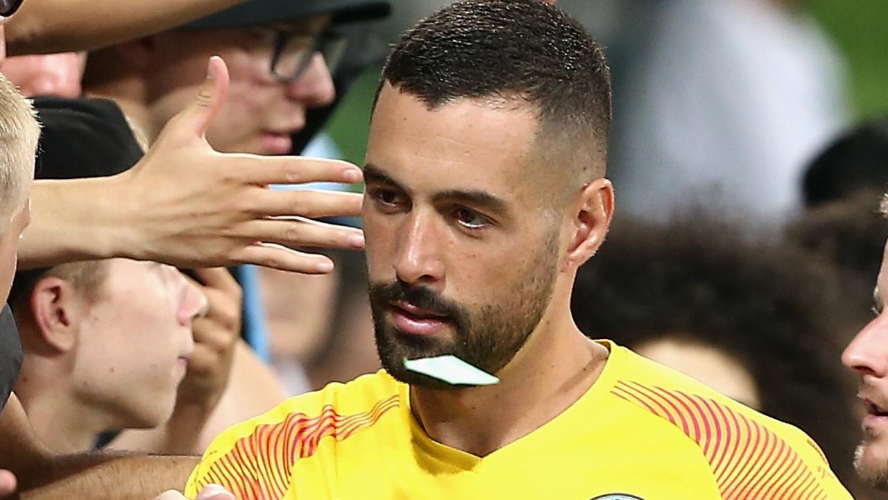 Experienced goalkeeper Dean Bouzanis returns to A-League to join Brisbane Roar
