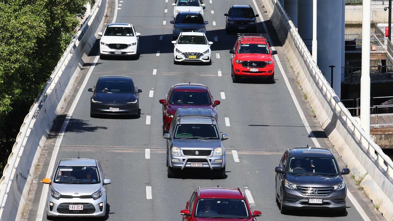 Sixteen killed on NSW and Victorian roads during Anzac long weekend