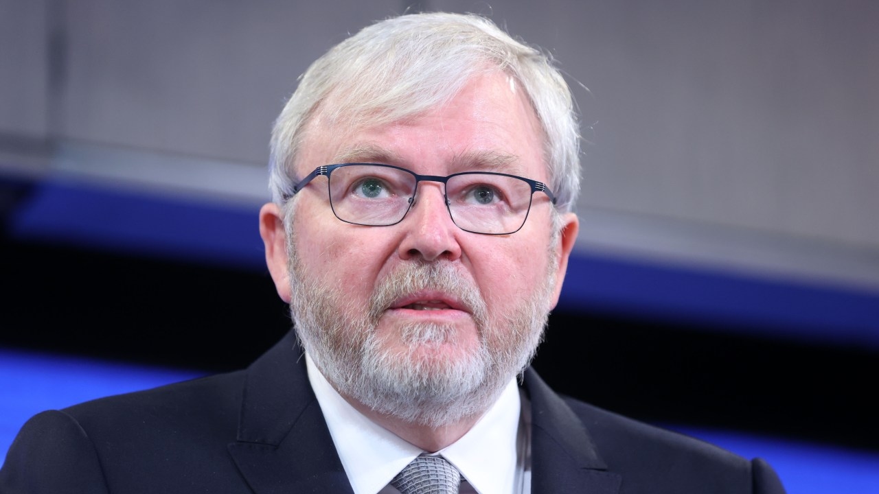 Former Labor MP 'surprised Kevin Rudd even got into' Donald Trump's golf course for talks as PM yet to meet President