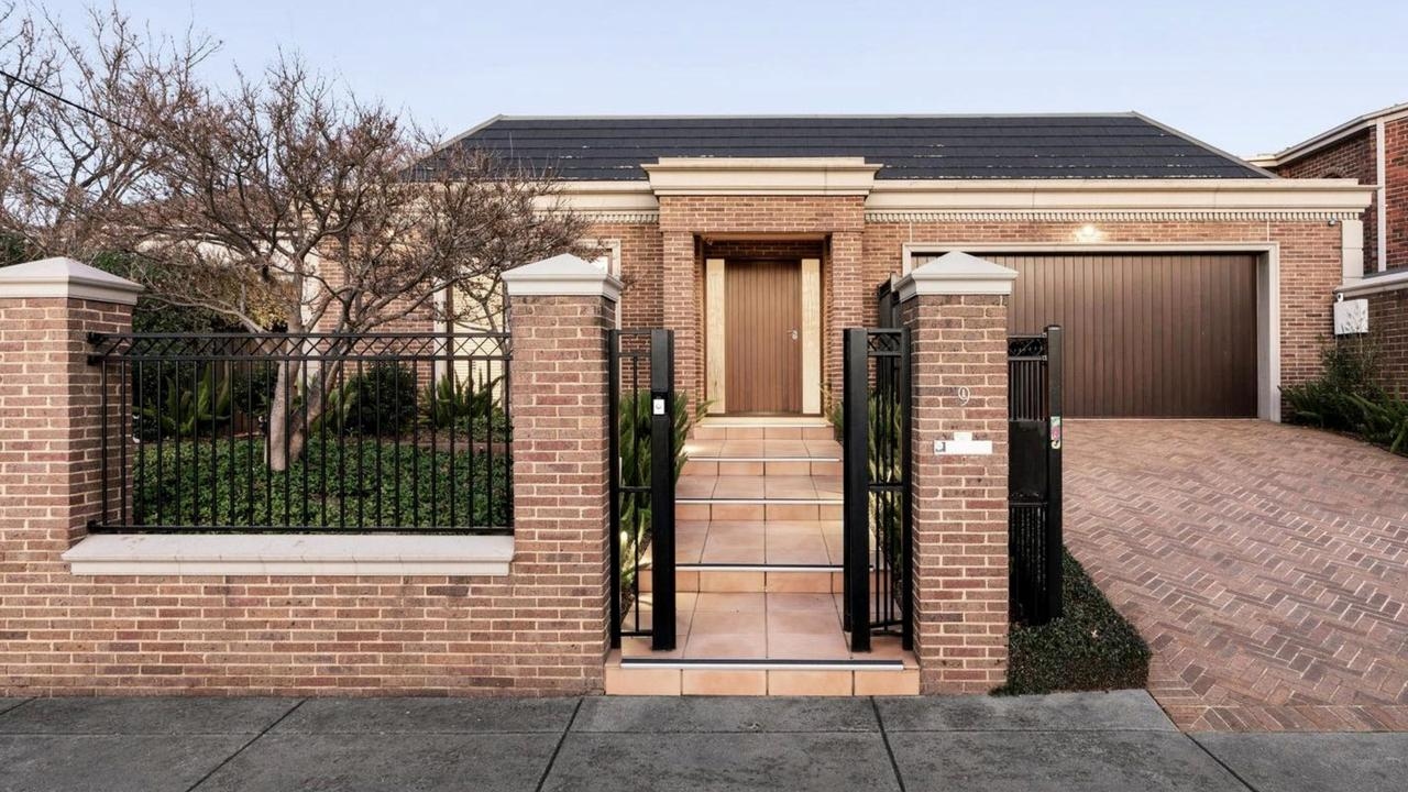 Balwyn North home sells for $2.975m after auction showdown