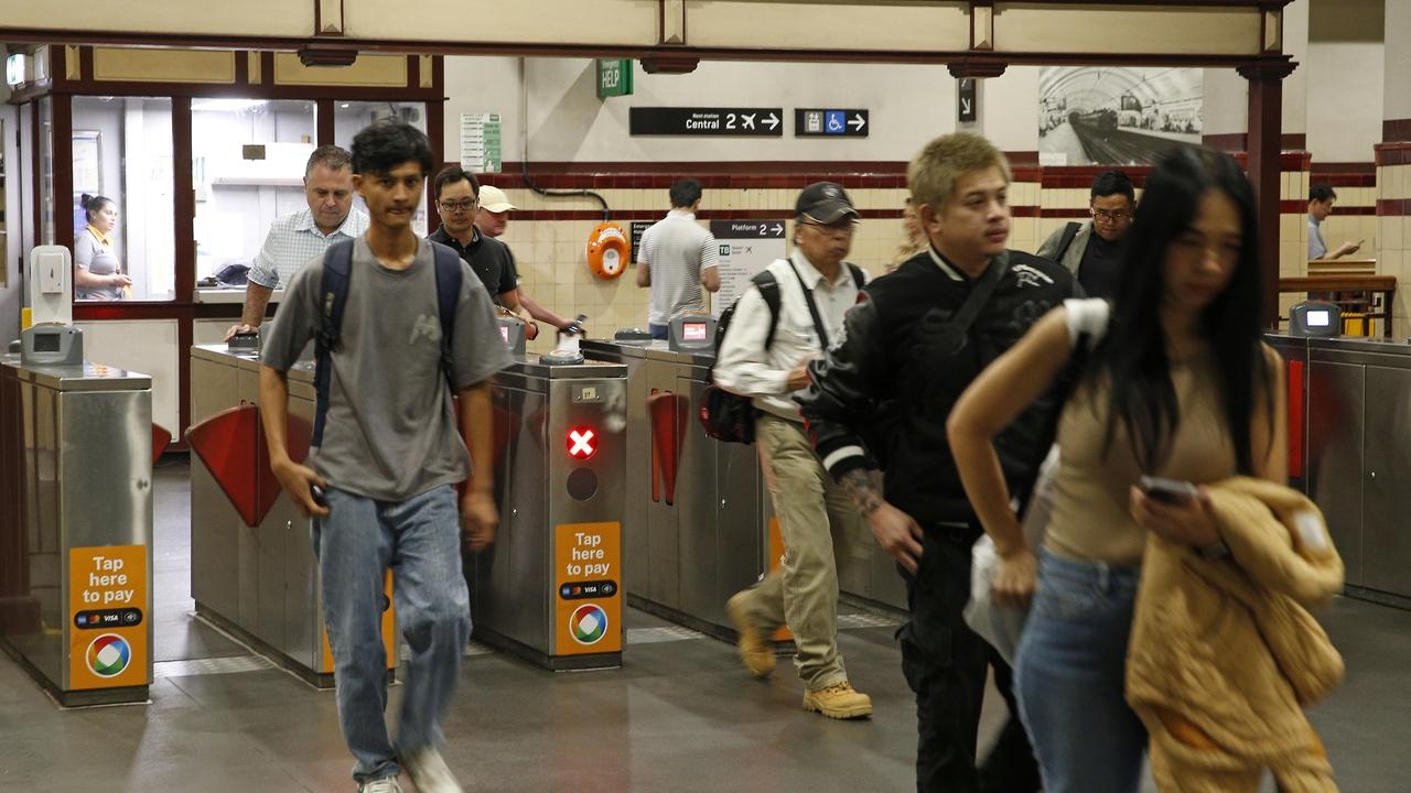Almost 1000 senior jobs slashed from Transport for NSW in massive restructure