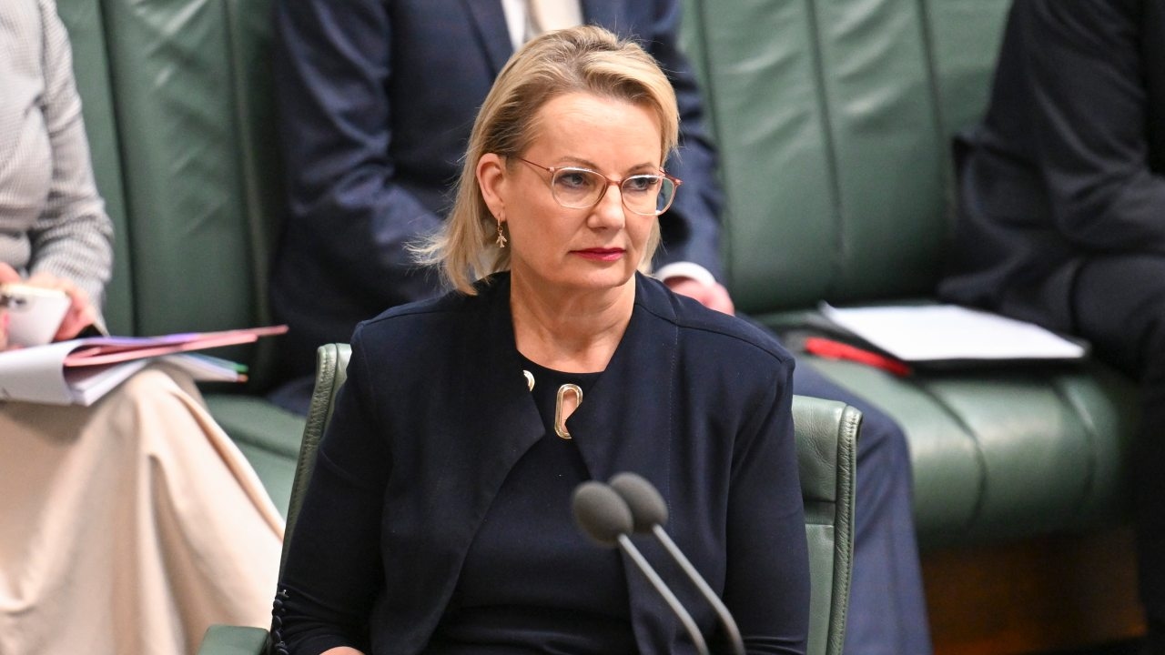 Dumped shadow minister Sarah Henderson set for clash with Opposition Leader Sussan Ley on HECS debt relief