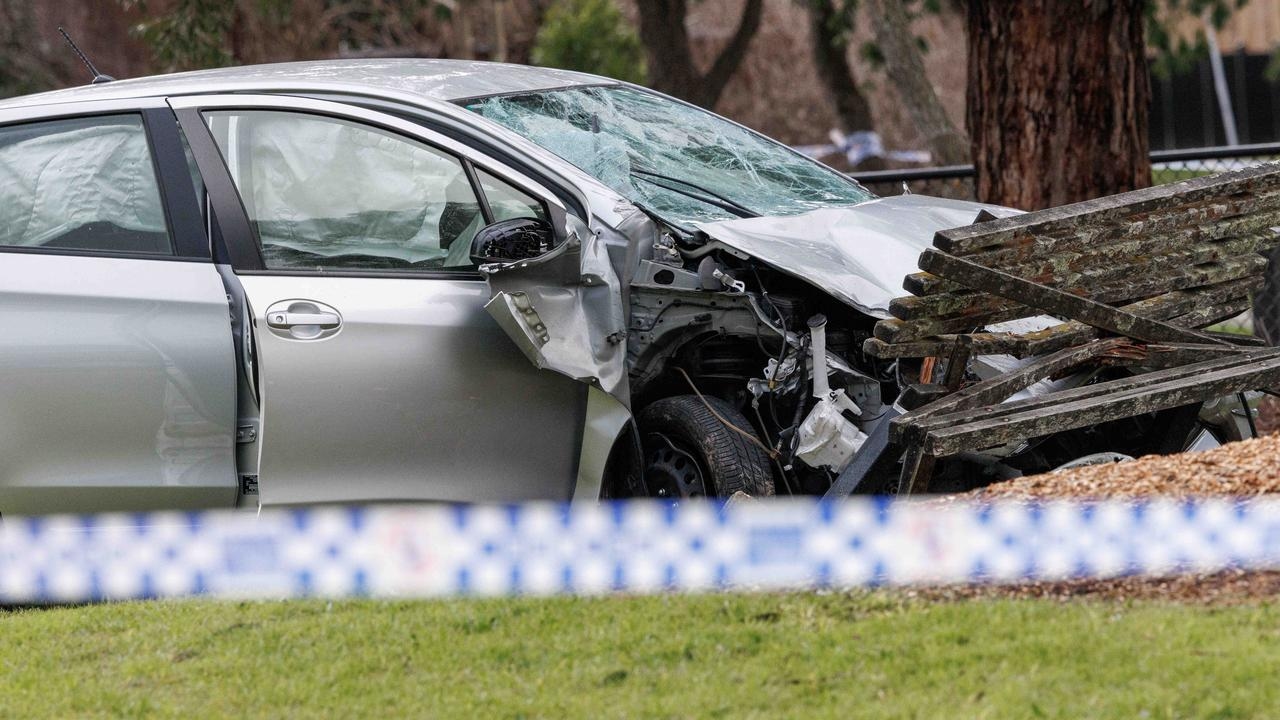 60-year-old man dies after Wantirna crash in Melbourne