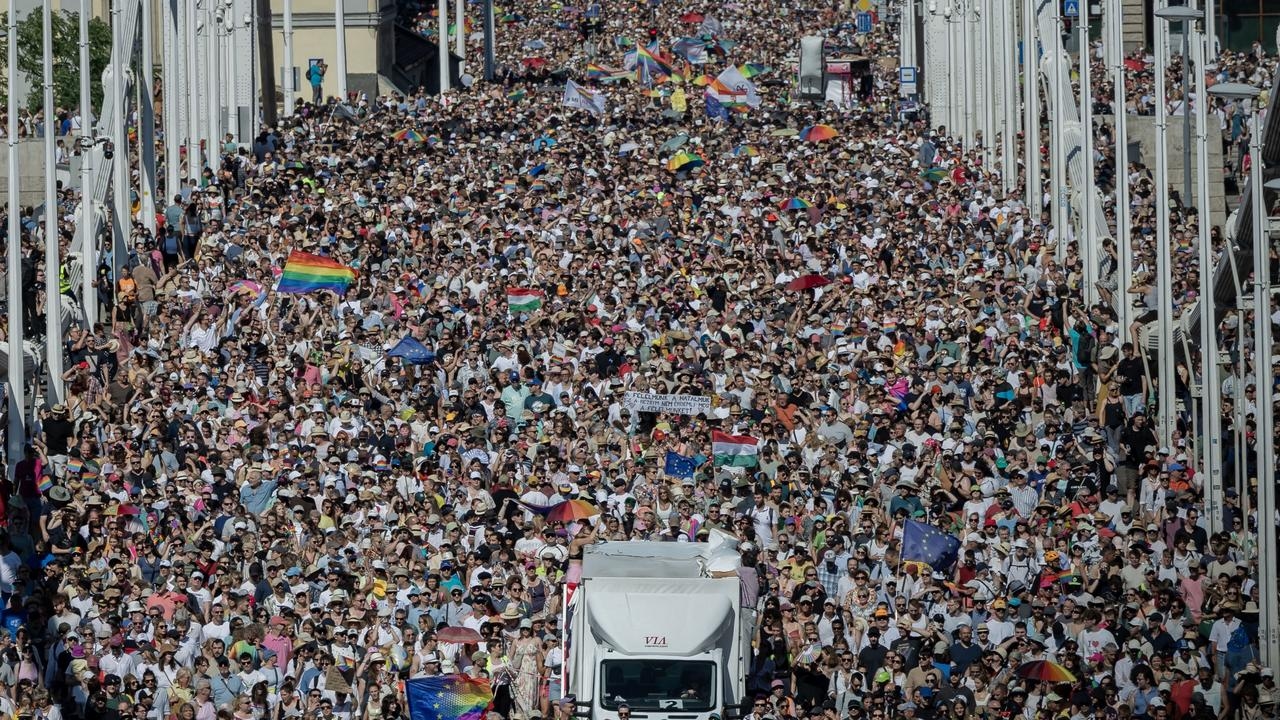 200,000 turn out for ‘illegal' rally in Hungary's capital