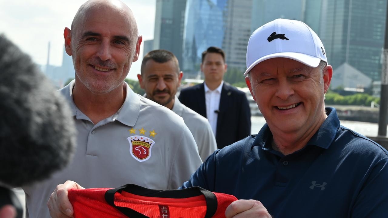 Behind Anthony Albanese's stroll along The Bund with Kevin Muscat
