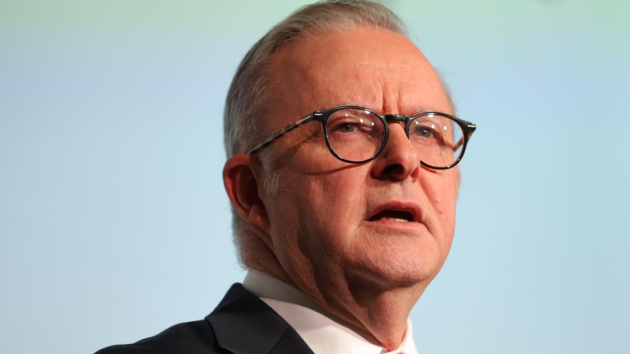 Anthony Albanese pays tribute to former Labor prime minister John Curtin for standing up to US, UK