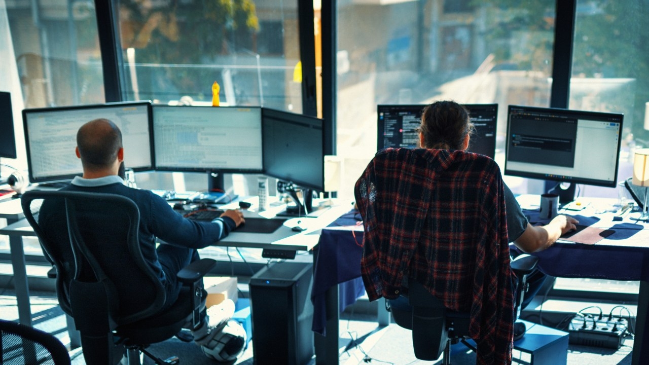 ASX's largest tech company WiseTech warns of redundancies amid increased AI use