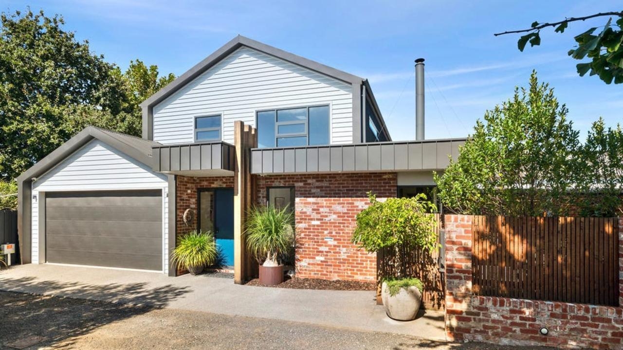 Bespoke Bruce Warren home sells in central Geelong laneway