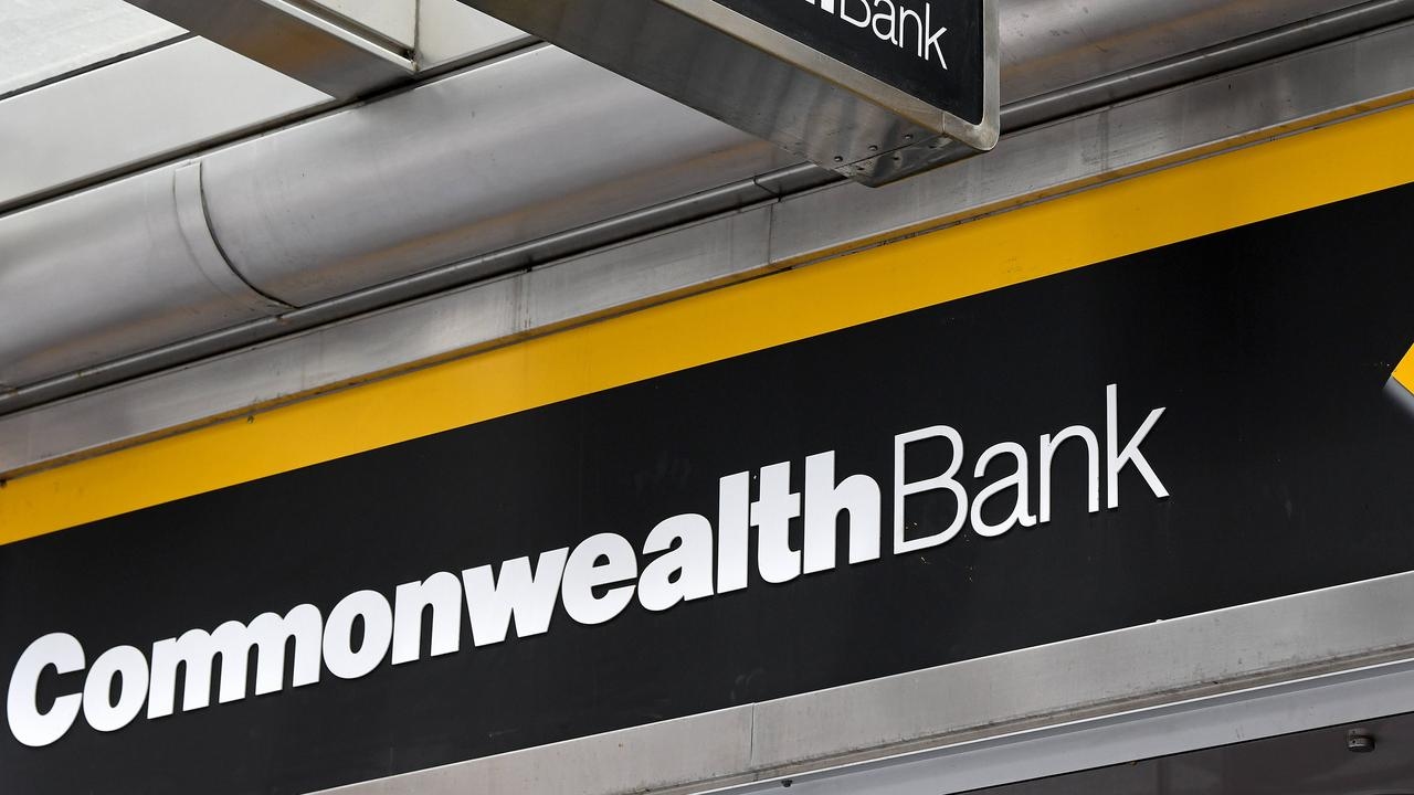 Hundreds of CommBank customers unable to send money transfer or pay people