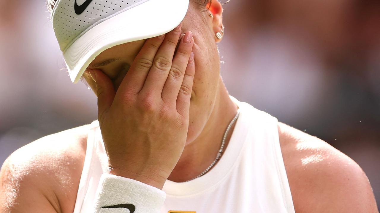 Iga Swiatek wins Wimbledon final in 57-minute humiliation of Anisimova