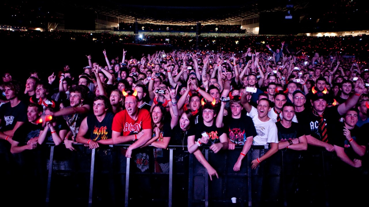 AC/DC surpasses sales record by selling over 320,000 tickets in a single day for upcoming Australian tour