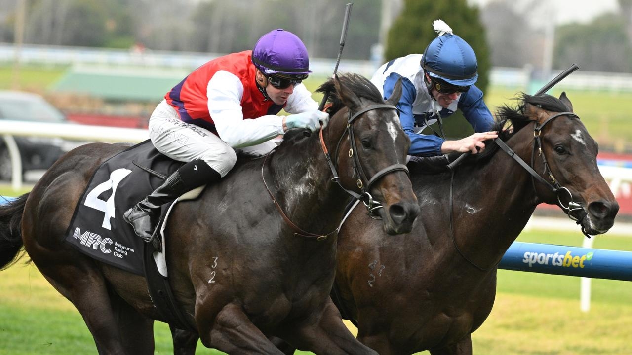 Anthony and Sam Freedman colt Sonofkirk secures maiden win with late burst at Caulfield