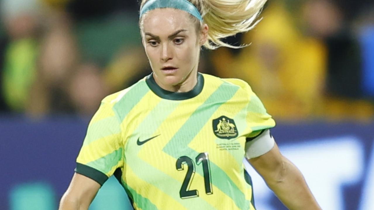 Ellie Carpenter will link up with Matildas captain Sam Kerr at Chelsea