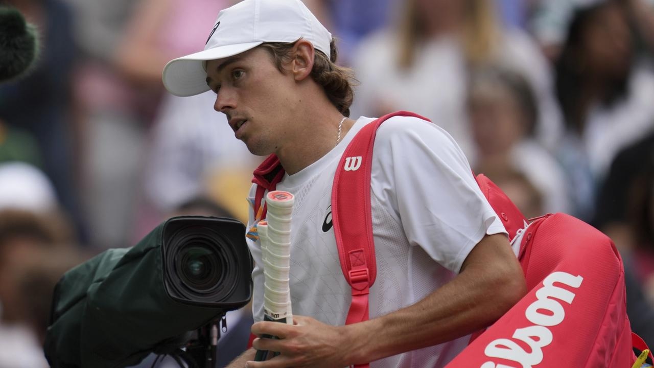 After being 4-1 up in fourth set, Alex de Minaur wilts against Novak Djokovic to exit Wimbledon