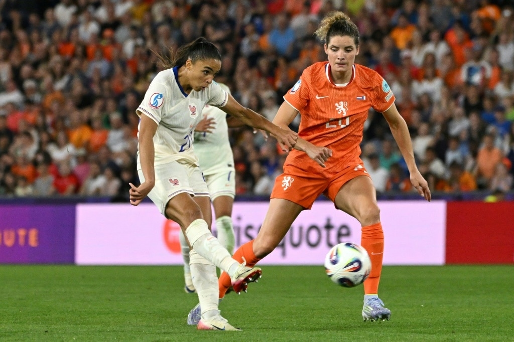 Rampant England and France reach Women's Euro 2025 quarter-finals