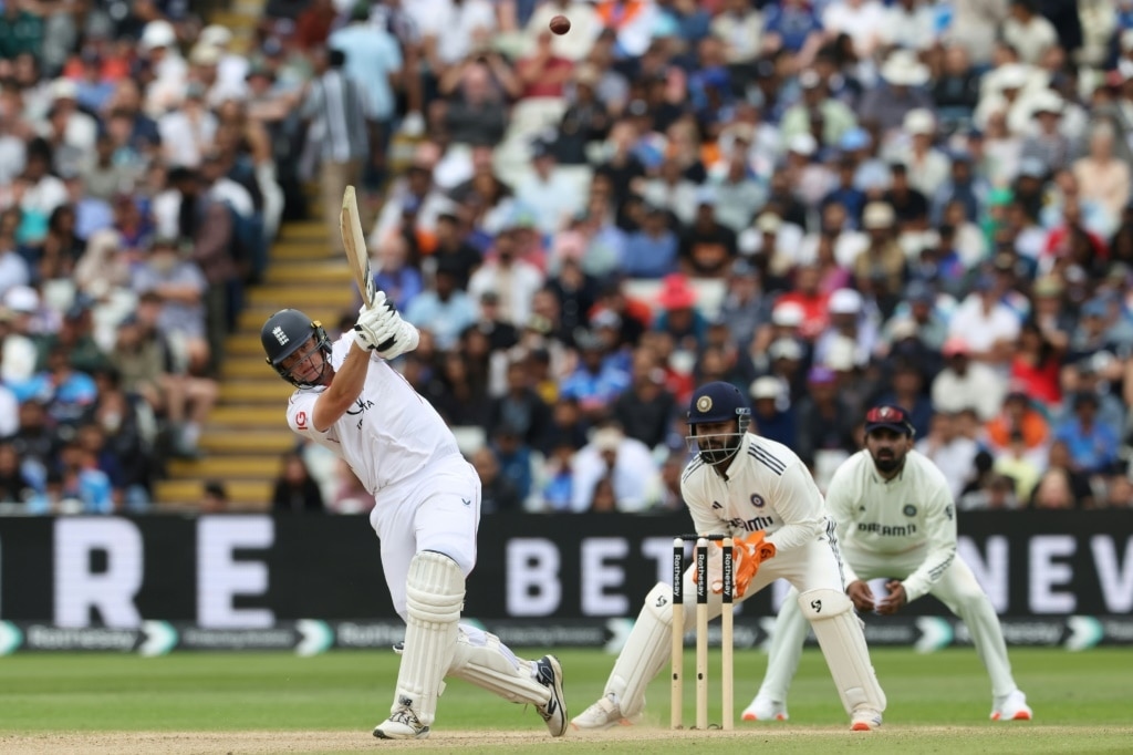 Deep strikes as India hammer England in second Test