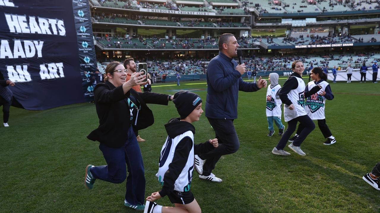 Brendan Fevola's emotional return to Carlton footy club at the MCG