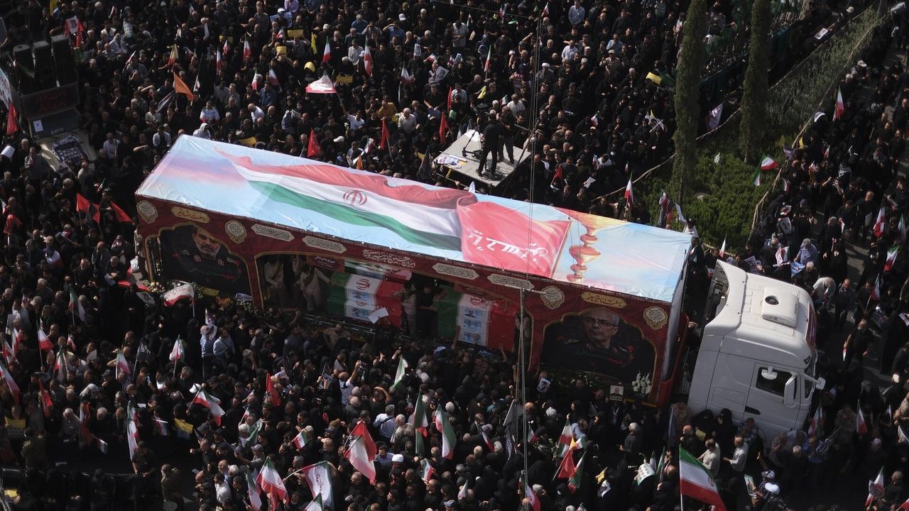 Government confirms around 3000 Australians remain stuck in Iran