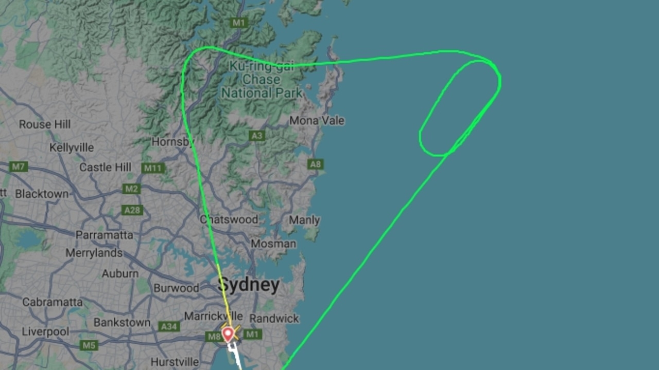 Smoke alarm forces Qantas flight between Sydney and Port Macquarie to turn around
