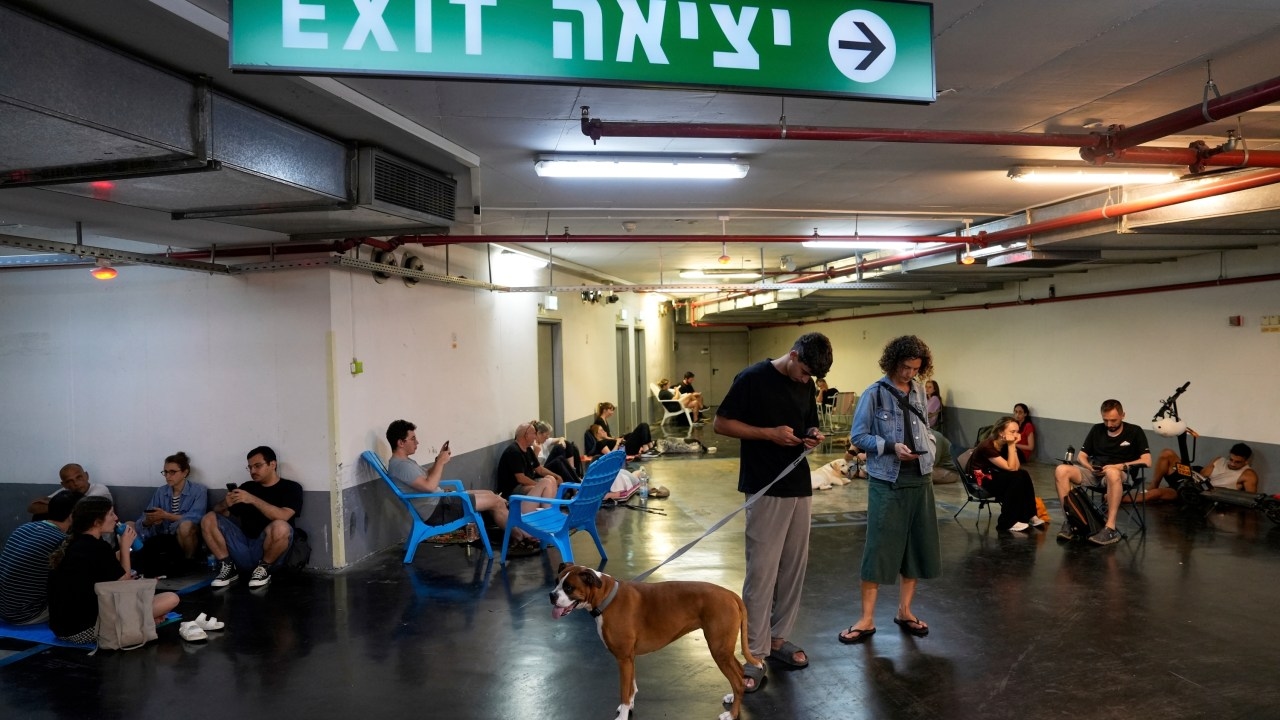 DFAT's efforts to support stranded Australians in Israel labelled 'shambolic' as evacuation email contained 'incorrect link'