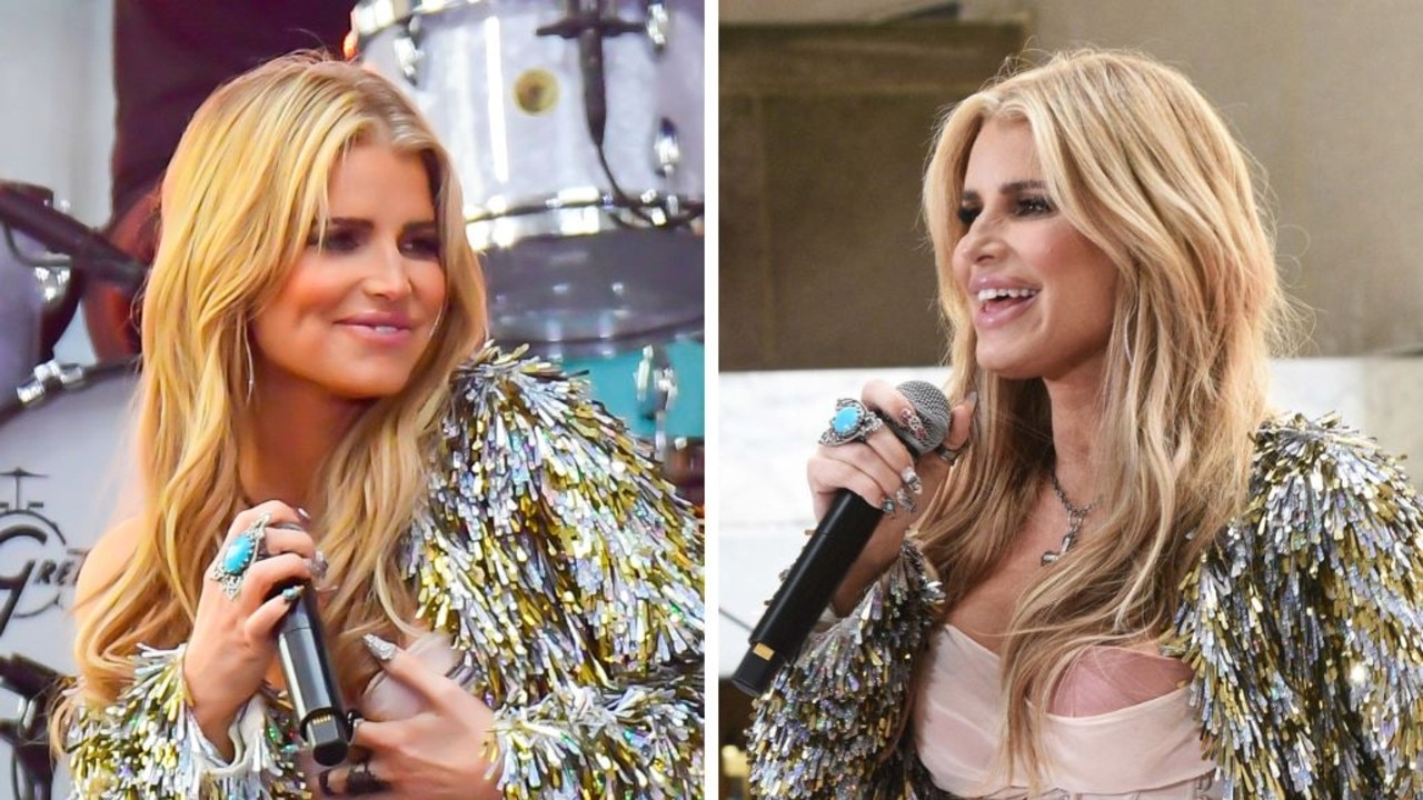 Jessica Simpson suffers wardrobe malfunction during live TV performance