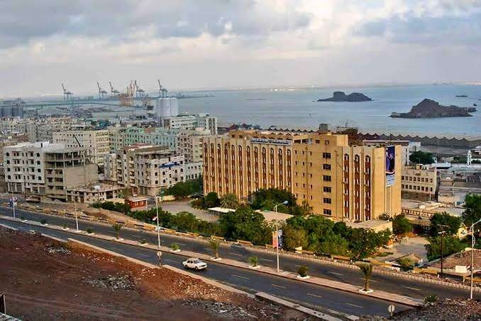 بعد التعذيب والوفاة داخل سجن سري.. دفن إجباري لجثمان الشاب سمير قحطان في عدن