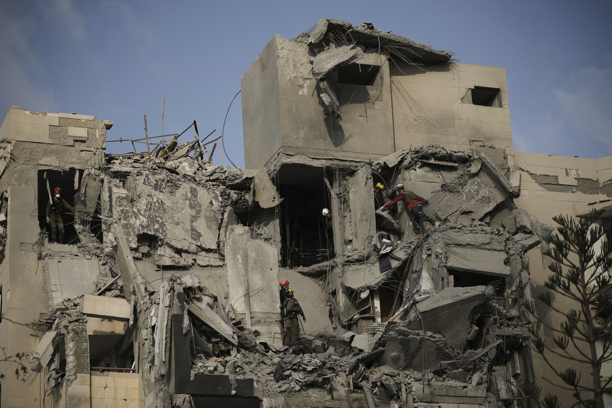 Trump Urges Iran and Israel to Respect Ceasefire After Deadly Attack