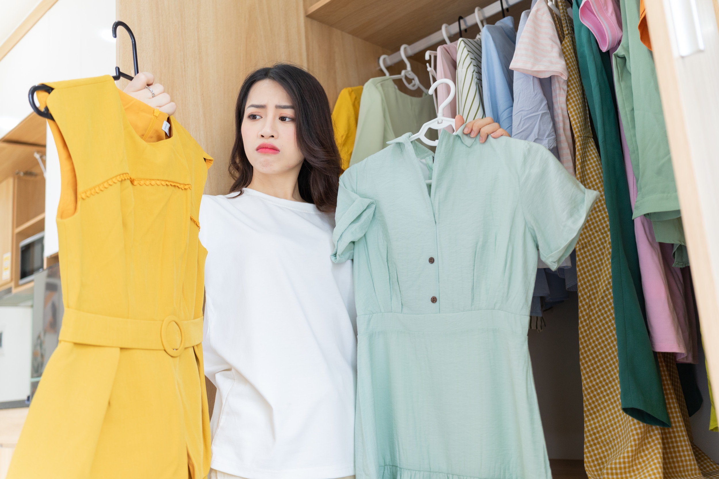 Wedding Guest Buys Blue Dress, Horror at What She Realizes Night Before