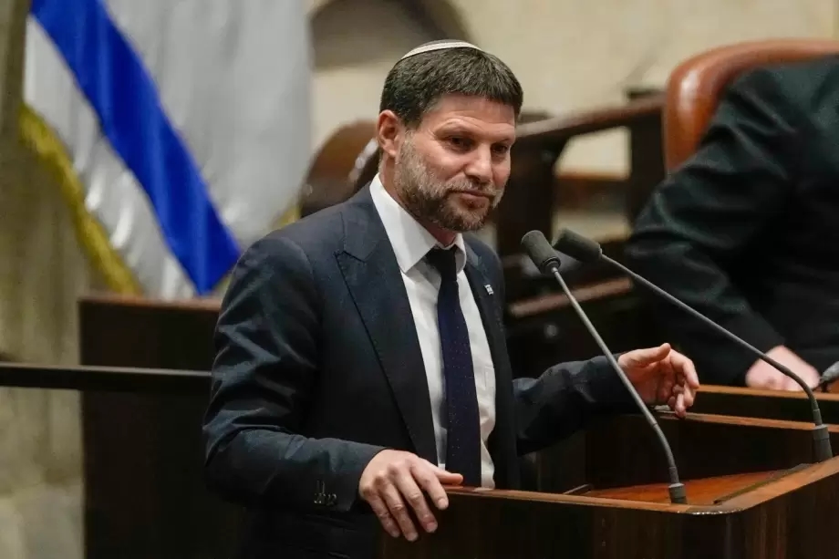 Smotrich Orders Halt to Israel-Palestinian Banks' Transaction, Threatening Economy