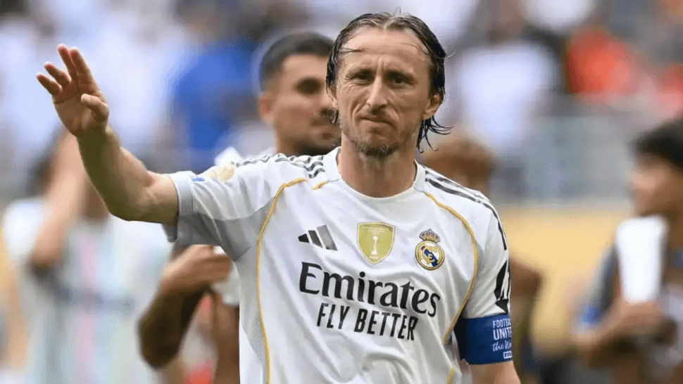 لوكا مودريتش يودّع ريال مدريد بعد 13 عامًا من التتويجات
