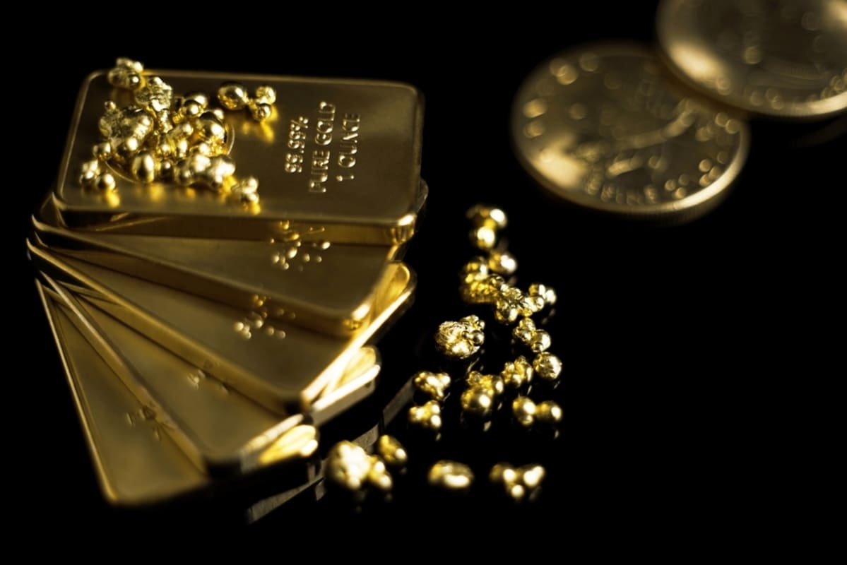 Dubai's 24-carat gold price today drops above AED394, global rates near two-week high