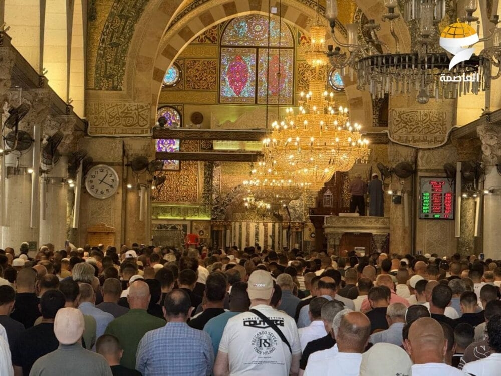 45 ألفا يؤدون صلاة الجمعة في المسجد الأقصى- صور