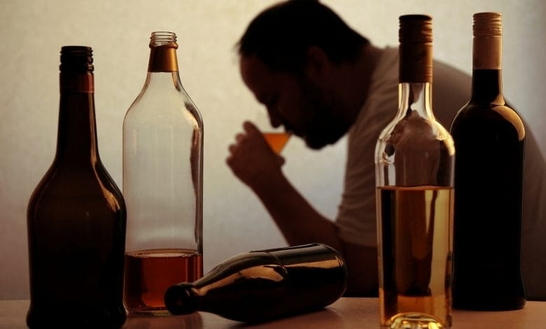 تفسير حلم شرب الخمر في المنام للأعزب والمتزوج