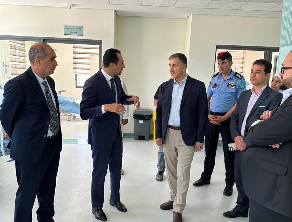 محافظ البلقاء يتفقد واقع الخدمات في دير علا