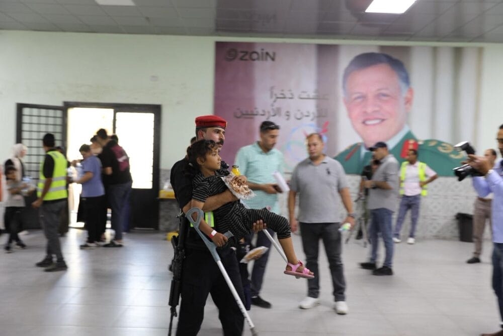 القوات المسلحة تقوم بإجلاء الدفعة السابعة من أطفال غزة المرضى