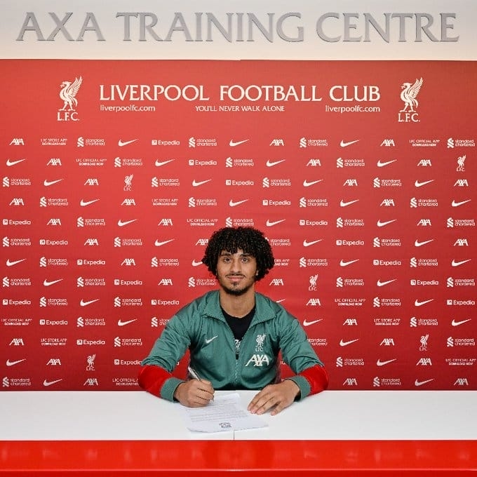 لاعب مصري صاعد يوقّع عقداً احترافياً مع ليفربول