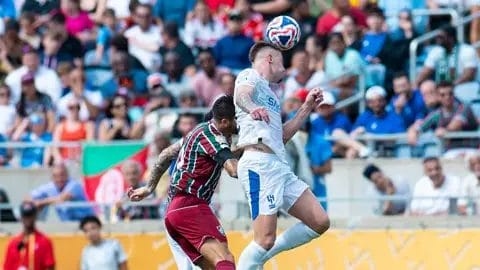 مبروك فلومينينسي.. نجم النصر السعودي السابق يستفز الهلال- صورة