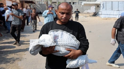 وفاة رضيع نتيجة سوء التغذية والمجاعة في غزة ليرتفع العدد إلى 127