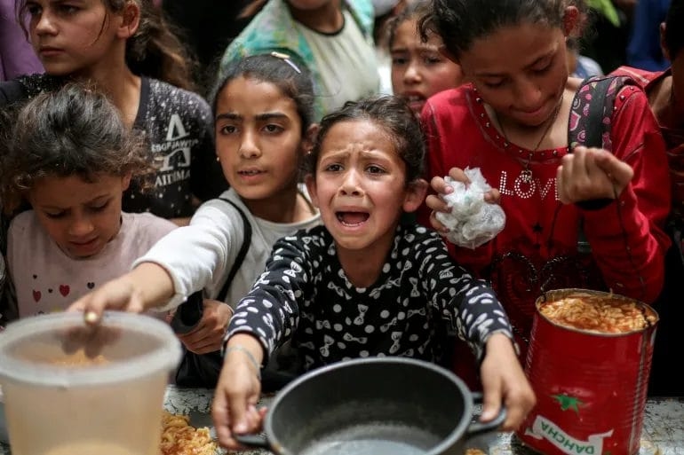 الأونروا: الفلسطينيون في غزة يواجهون 'خيارات مستحيلة'.. الموت جوعا أو التعرض للقتل من أجل الطعام