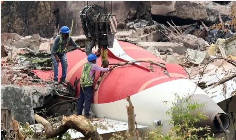 حادث الطائرة الهندية: من الذي أغلق مفاتيح ضخ الوقود؟