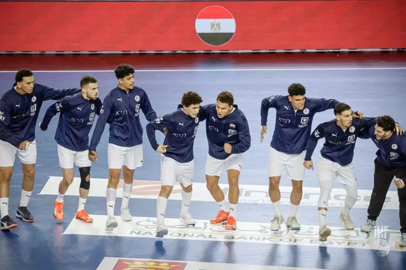 'معاذ عزب' يُزين التشكيلة المثالية بمونديال شباب اليد