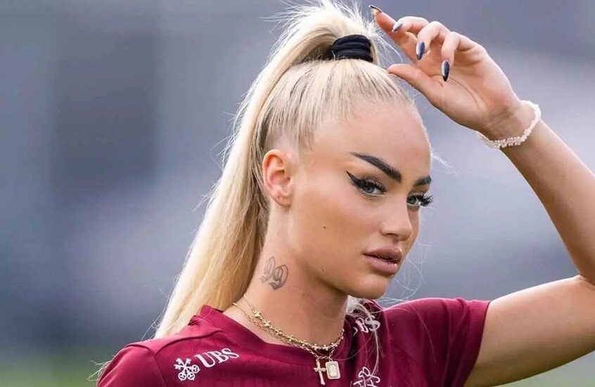 في ذمتك لو اللاعبة الجميلة دي خسرت ماتش الكاس تزعل أو تواسيها