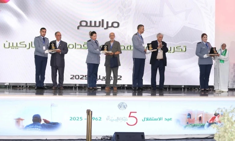الجمارك الجزائرية تحتفي بعيد الاستقلال : تقليد رتب وتكريم مجاهدين و مجاهدات من قدامى الجهاز